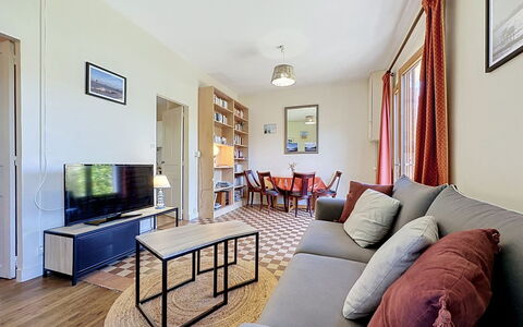 Les Ajoncs: Interior Design, Möbel, Flooring, Couch, Zimmer, Fussboden, Decke, Wohnzimmer, Wohnung