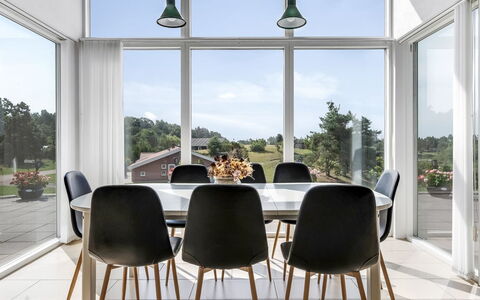 Jonce - 800M from the Sea: Möbel, Interior Design, Flooring, Fussboden, Holz, Stuhl, Decke, Küche & Esszimmer Tisch, Esszimmer, Tabelle