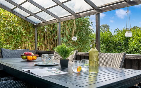 Nicklas - 250M from the Sea: Möbel, Gartenmöbel, Blumentopf, Tabelle, Tisch Im Freien, Schatten, Garten, Zimmerpflanze, Stuhl, Terrasse