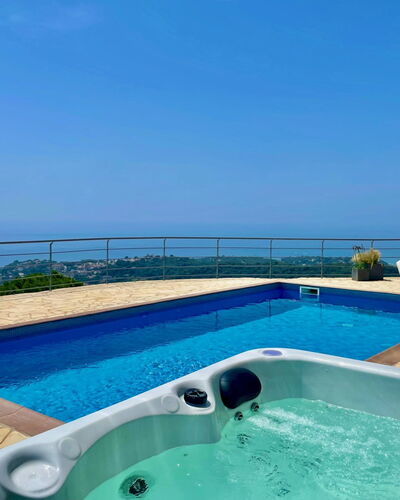 Joie de Vivre: Blau, Wasser, Schwimmbad, Resort, Möbel, Freizeit, Meer, Hotel, Eco Hotel, Gartenmöbel
