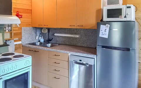 Riekkola: Küche, Küchengerät, Countertop, Major Appliance, Möbel, Flooring, Spüle, Interior Design, Cabinetry, Holz