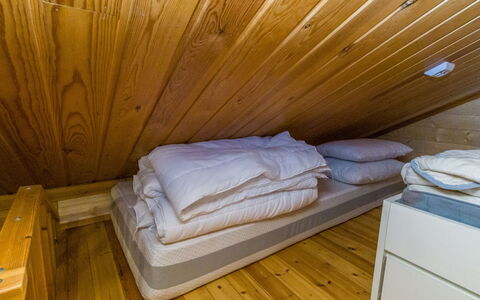 Riekkola: Fussboden, Flooring, Interior Design, Holz, Schlafzimmer, Decke, Bett, Möbel, Holzboden, Beleuchtung