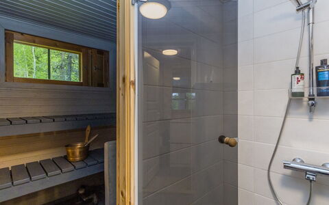 Riekkola: Armatur, Flooring, Interior Design, Badezimmer, Fussboden, Installation, Decke, Zimmer, Zapfhahn, Fliese