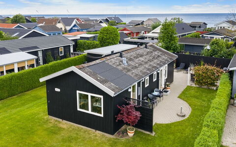 Daya - 75M from the Sea: Hütte, Hinterhof, Garten, Gartenbauten, Schuppen, Abstellgleis, Gartenmöbel, Blockhaus, Outdoor Struktur, Hütte