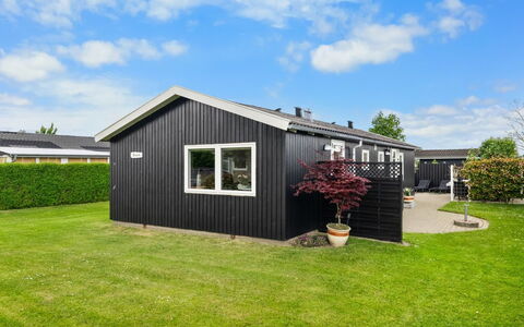 Daya - 75M from the Sea: Hütte, Hinterhof, Garten, Gartenbauten, Schuppen, Abstellgleis, Gartenmöbel, Blockhaus, Outdoor Struktur, Hütte