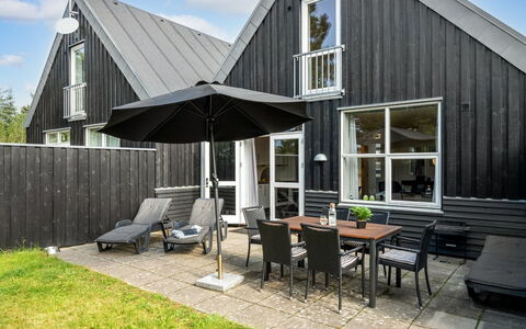 Lucjan - 800M from the Sea: Zuhause, Dach, Haus, Tür, Hütte, Schatten, Garten, Ground, Veranda, Garten