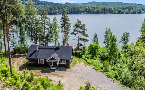 Hanhenpesä: Möbel, Interior Design, Flooring, Fussboden, Tabelle, Decke, Küche & Esszimmer Tisch, Beleuchtung, Stuhl, Zuhause