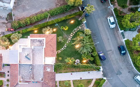 Villa Azzurra Monticelli: Wohngebiet, Vogelperspektive, Nachbarschaft, Landschaft, Haus, Garten, Zuhause, Landscaping, Luftaufnahmen, Vorort