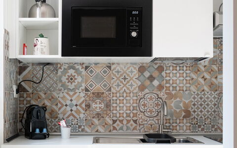 Aselli Home: Küche, Flooring, Major Appliance, Küchengerät, Fliese, Countertop, Cabinetry, Haushaltsgerät, Kleingeräte, Herd
