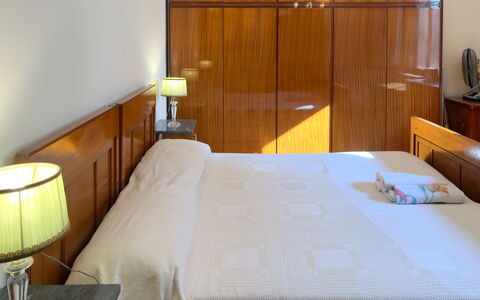 Casa Francy - Arma Di Taggia: Möbel, Flooring, Bett, Holz, Interior Design, Schlafzimmer, Fussboden, Bettdecke, Bedding, Beleuchtung