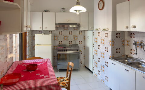 Casa Francy - Arma Di Taggia: Küche, Major Appliance, Küchengerät, Interior Design, Flooring, Holz, Countertop, Fussboden, Möbel, Cabinetry