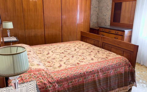 Casa Francy - Arma Di Taggia: Möbel, Flooring, Holz, Fussboden, Schlafzimmer, Interior Design, Bett, Cabinetry, Bettdecke, Beleuchtung