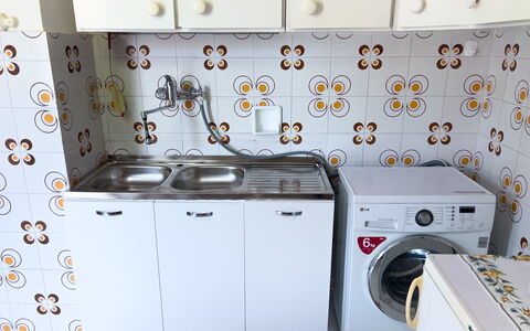 Casa Francy - Arma Di Taggia: Major Appliance, Küche, Flooring, Sinken, Fussboden, Interior Design, Küchengerät, Armatur, Countertop, Zapfhahn