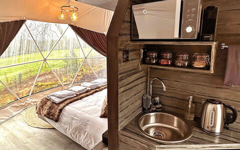 Ashdown Luxury Dome: 