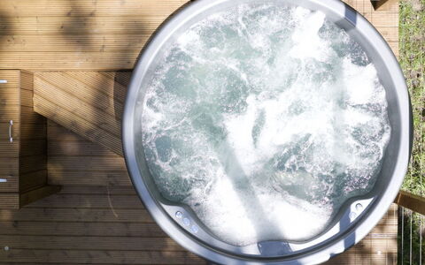 Chartwell Luxury Dome: Badewanne, Armatur, Jacuzzi, Verbundwerkstoff, Deck, Water Feature, Badezimmer