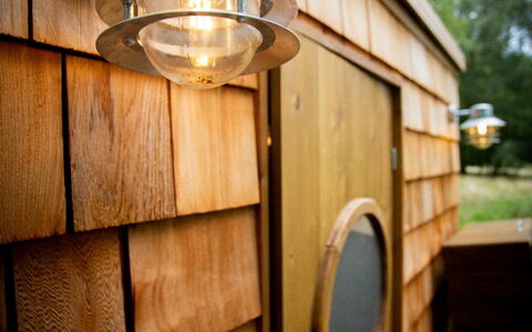 Chartwell Luxury Dome: Holz, Beleuchtung, Light Fixture, Holzbeize, Hartholz, Noch Leben Fotografie, Planke
