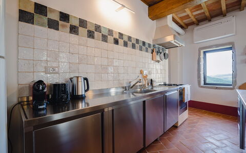 Mensano Old Town Apartment: Küche, Flooring, Countertop, Interior Design, Küchengerät, Herd, Major Appliance, Decke, Spüle, Fussboden