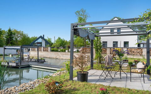 Party & Friends Villa: Garten, Schatten, Outdoor Struktur, Landscaping, Eco Hotel, Deck, Pergola, Estate, Design, Garten