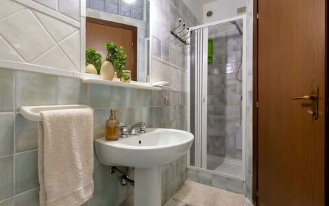 Rais 13: Flooring, Armatur, Interior Design, Badezimmer, Fussboden, Bad Sink, Sinken, Zapfhahn, Installation, Zimmer