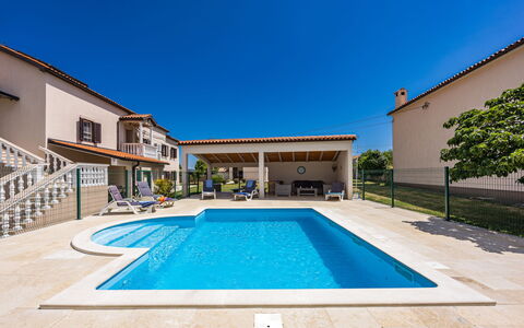 Susan & David: Schwimmbad, Resort, Freizeit, Estate, Villa, Gartenmöbel, Eco Hotel, Hotel, Water Feature, Flagstone