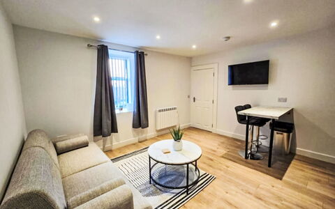 Fishertown Apartment: Interior Design, Flooring, Fussboden, Holz, Decke, Wohnung, Beleuchtung, Möbel, Holzboden, Zimmer