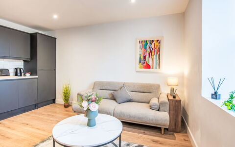 Fishertown Apartment 1St Floor: Die Architektur, Familienauto, Kirche, Kapelle, Luxus-Fahrzeug, City Car