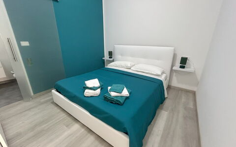 Case Martorelli - Belvedere Marittimo: Fussboden, Flooring, Möbel, Interior Design, Schlafzimmer, Zimmer, Bett, Bedding, Wohnung, Bettdecke