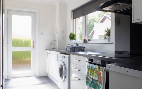 4 Storr Place: Küche, Interior Design, Major Appliance, Küchengerät, Countertop, Flooring, Haushaltsgerät, Waschmaschine, Cabinetry, Möbel