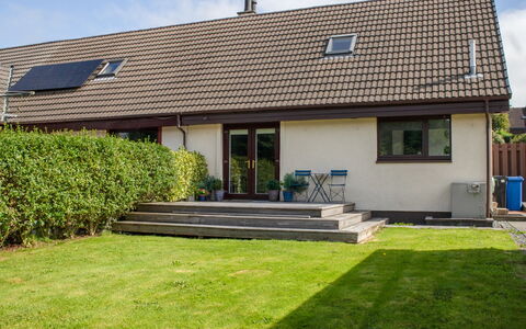 4 Storr Place: Gebäude, Gras, Dach, Haus, Fenster, Zuhause, Wohngebiet, Hütte, Strauch