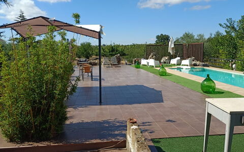 Borgo Incanto: Schwimmbad, Schatten, Gartenmöbel, Garten, Blumentopf, Freizeit, Hinterhof, Landscaping, Stuhl