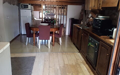 Borgo Incanto: Möbel, Flooring, Fussboden, Holz, Interior Design, Countertop, Zimmer, Beleuchtung, Küche, Holzboden