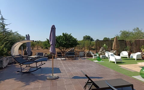 Borgo Incanto: Möbel, Gartenmöbel, Stuhl, Tisch Im Freien, Schatten, Regenschirm, Garten, Hinterhof, Garten, Terrasse