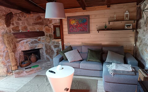Borgo Incanto: Möbel, Interior Design, Holz, Flooring, Fussboden, Wohnzimmer, Zimmer, Beleuchtung, Tabelle, Stuhl