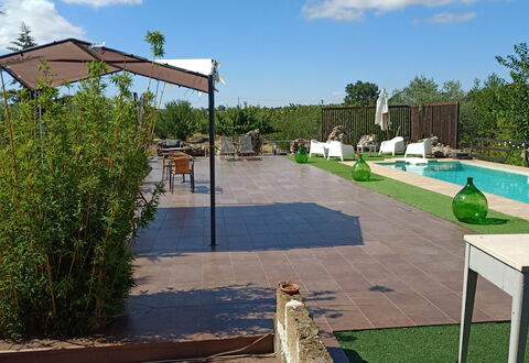 Borgo Incanto: Schwimmbad, Schatten, Gartenmöbel, Garten, Blumentopf, Freizeit, Hinterhof, Landscaping, Stuhl