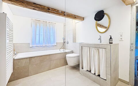 Winterberg: Flooring, Wand, Interior Design, Fussboden, Armatur, Badezimmer, Badewanne, Installation, Decke, Fliese