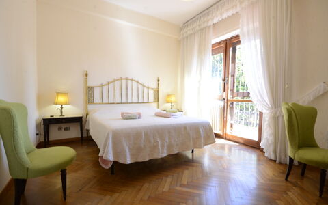 Casa Silvia: Interior Design, Möbel, Bett, Schlafzimmer, Holz, Fussboden, Flooring, Decke, Bettdecke, Zimmer