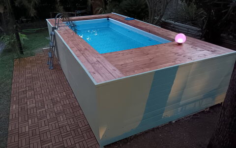 Casa Silvia: Schwimmbad, Verbundwerkstoff, Freizeit, Holzbeize, Design, Hartholz, Hinterhof