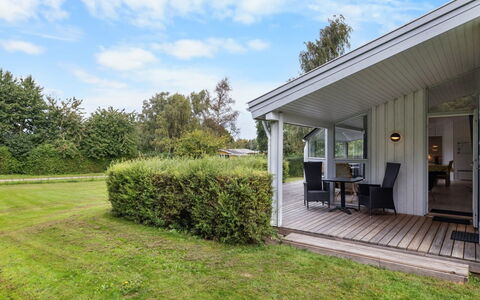 Tanita - 450M from the Sea: Zuhause, Dach, Haus, Tür, Hütte, Schatten, Garten, Ground, Veranda, Garten