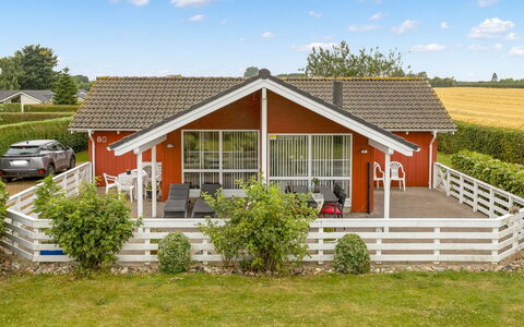 Trifun - 300M from the Sea: Hütte, Hinterhof, Garten, Gartenbauten, Schuppen, Abstellgleis, Gartenmöbel, Blockhaus, Outdoor Struktur, Hütte