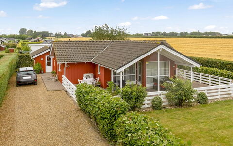 Trifun - 300M from the Sea: Hütte, Hinterhof, Garten, Gartenbauten, Schuppen, Abstellgleis, Gartenmöbel, Blockhaus, Outdoor Struktur, Hütte