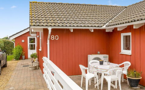 Trifun - 300M from the Sea: Hütte, Hinterhof, Garten, Gartenbauten, Schuppen, Abstellgleis, Gartenmöbel, Blockhaus, Outdoor Struktur, Hütte