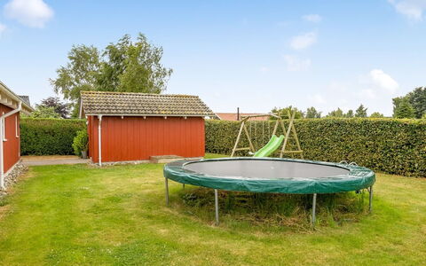 Trifun - 300M from the Sea: Hütte, Hinterhof, Garten, Gartenbauten, Schuppen, Abstellgleis, Gartenmöbel, Blockhaus, Outdoor Struktur, Hütte