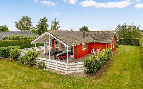 Trifun - 300M from the Sea: Hütte, Hinterhof, Garten, Gartenbauten, Schuppen, Abstellgleis, Gartenmöbel, Blockhaus, Outdoor Struktur, Hütte