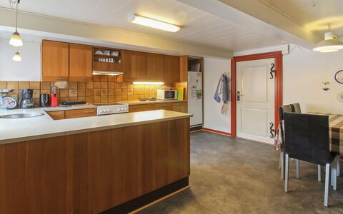 Henrieke - 10Km from the Sea: Interior Design, Flooring, Möbel, Fussboden, Holz, Decke, Countertop, Küche, Cabinetry, Zimmer