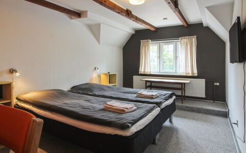 Henrieke - 10Km from the Sea: Schlafzimmer, Bett, Bedding, Bettrahmen, Hotel