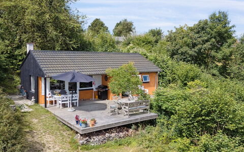 Marjanne - 800M from the Sea: Dachdecken, Hütte, Haus, Dach, Zuhause, Bauernhaus, Hütte, Estate, Dorf