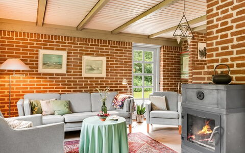 Hilaria - 2.1Km from the Sea: Möbel, Interior Design, Flooring, Holz, Fussboden, Wohnzimmer, Couch, Stuhl, Zuhause, Tabelle