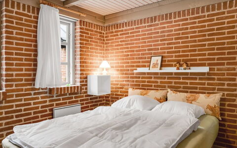 Hilaria - 2.1Km from the Sea: Bett, Schlafzimmer, Wand, Bedding, Bettdecke, Interior Design, Backstein, Bettrahmen, Möbel, Linens