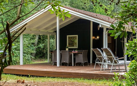 Melisa - 3Km from the Sea: Dach, Haus, Zuhause, Hütte, Tür, Abstellgleis, Deck, Veranda, Planke, Hartholz