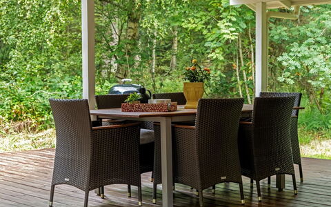 Melisa - 3Km from the Sea: Dach, Haus, Zuhause, Hütte, Tür, Abstellgleis, Deck, Veranda, Planke, Hartholz